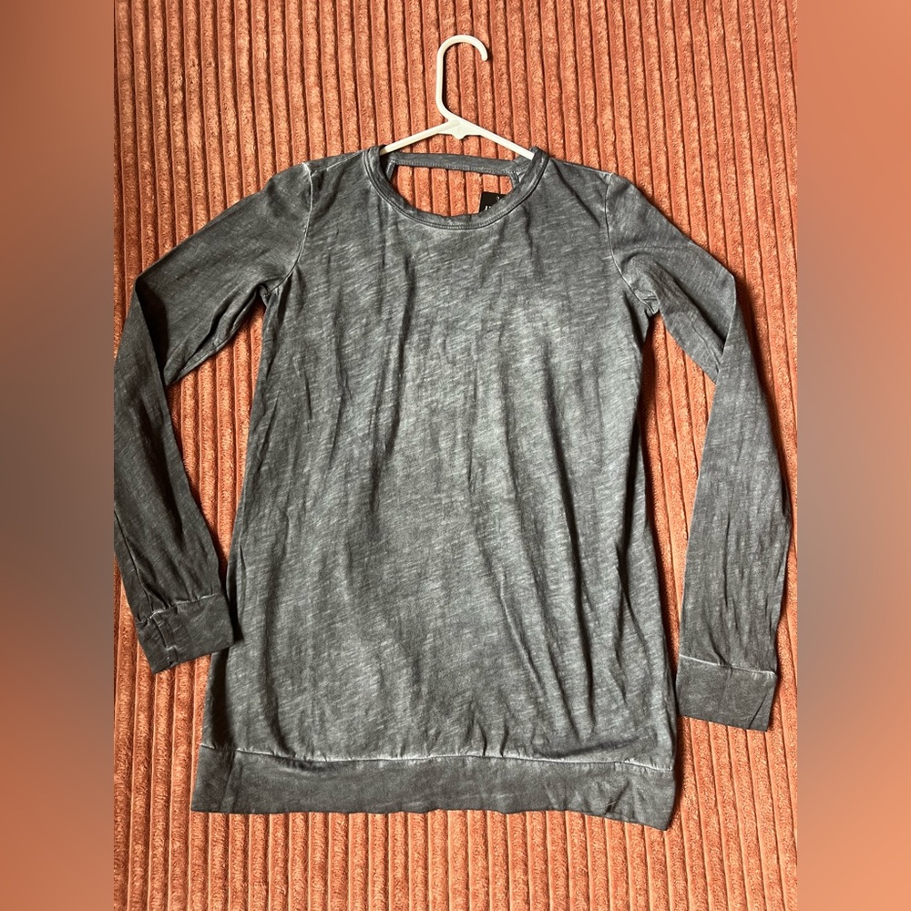 143 Story by Line up, Long Sleeve Tee, Grey distressed Size Small